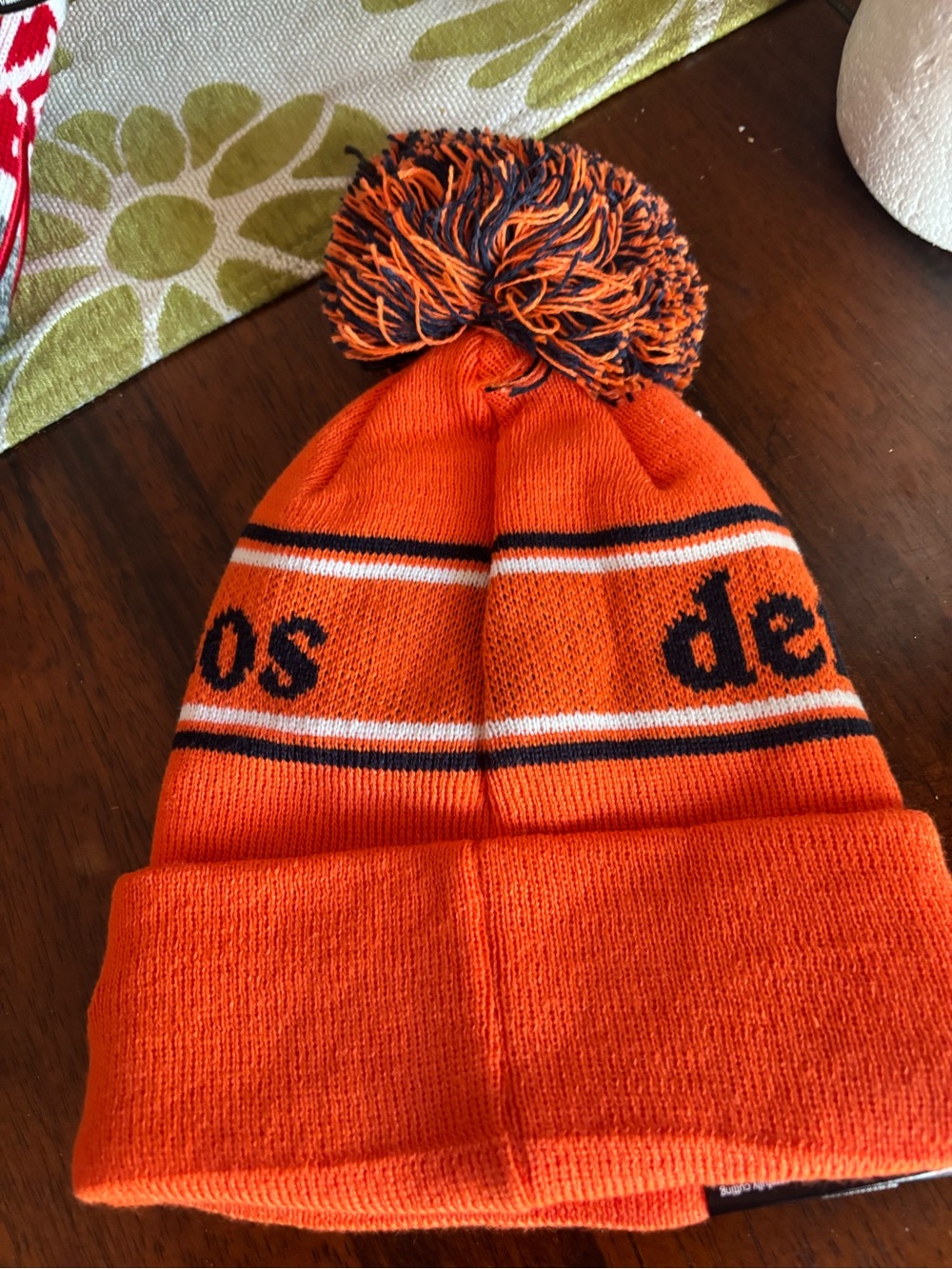New Era Kids Denver Broncos Orange and Black Pom Cuffed Beanie NWT - Picture 2 of 3